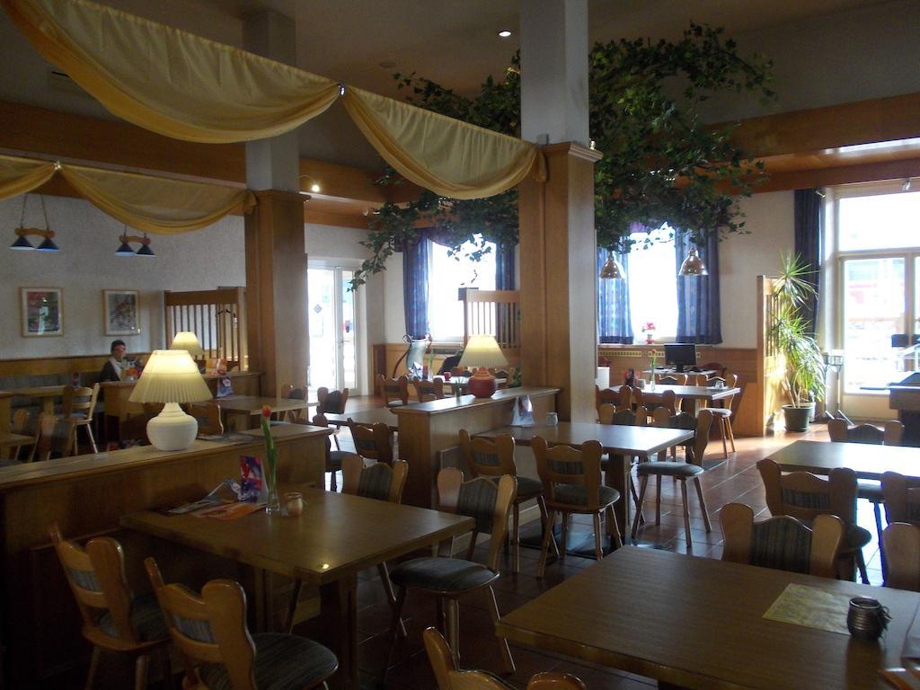 Hotel Im Bahnhof Пассау Экстерьер фото