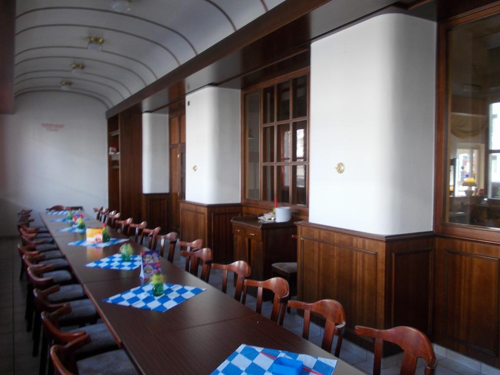 Hotel Im Bahnhof Пассау Экстерьер фото