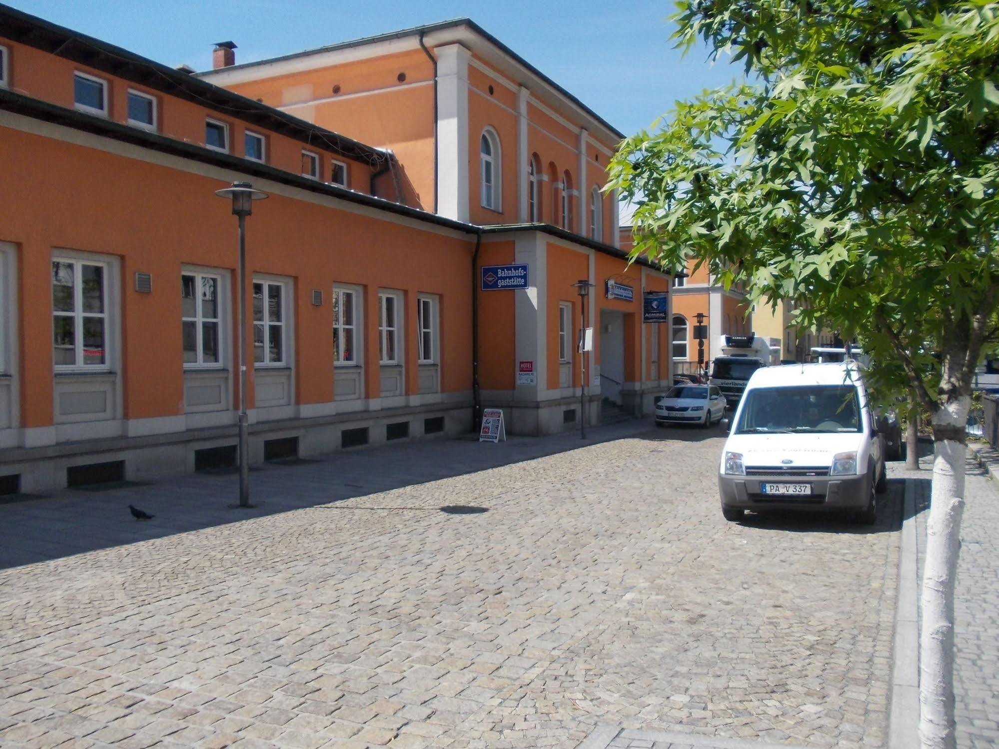Hotel Im Bahnhof Пассау Экстерьер фото
