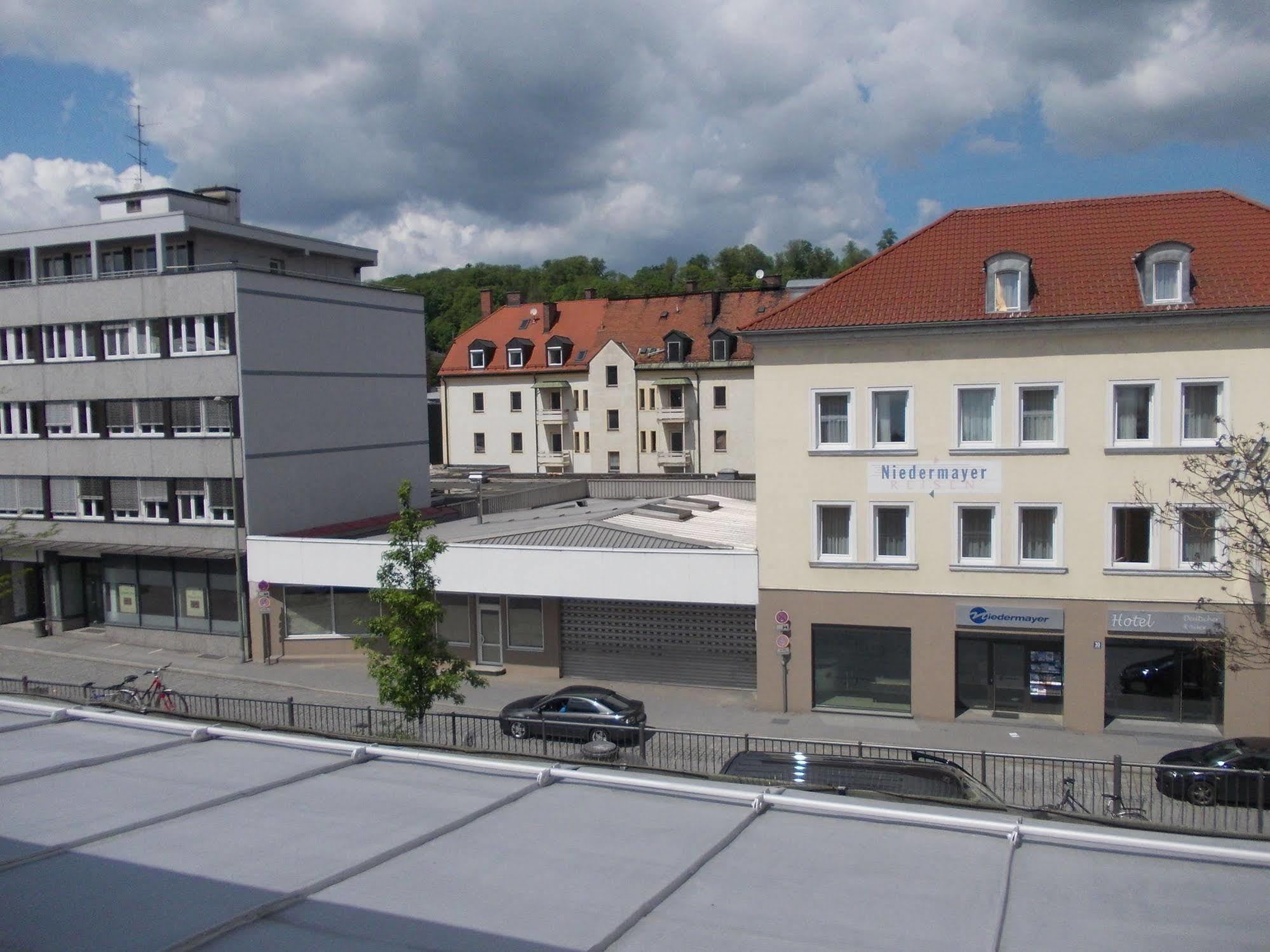 Hotel Im Bahnhof Пассау Экстерьер фото