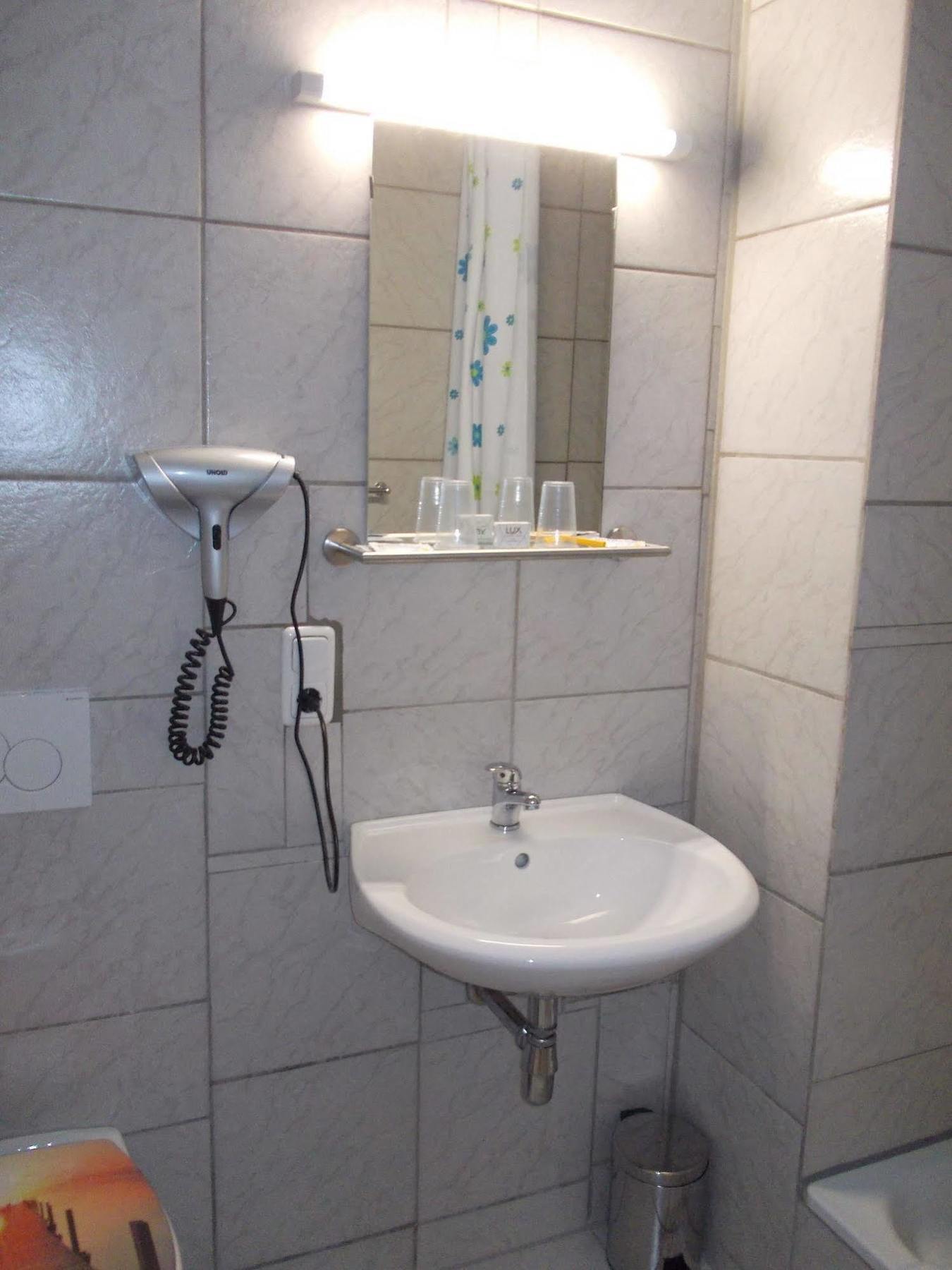 Hotel Im Bahnhof Пассау Экстерьер фото