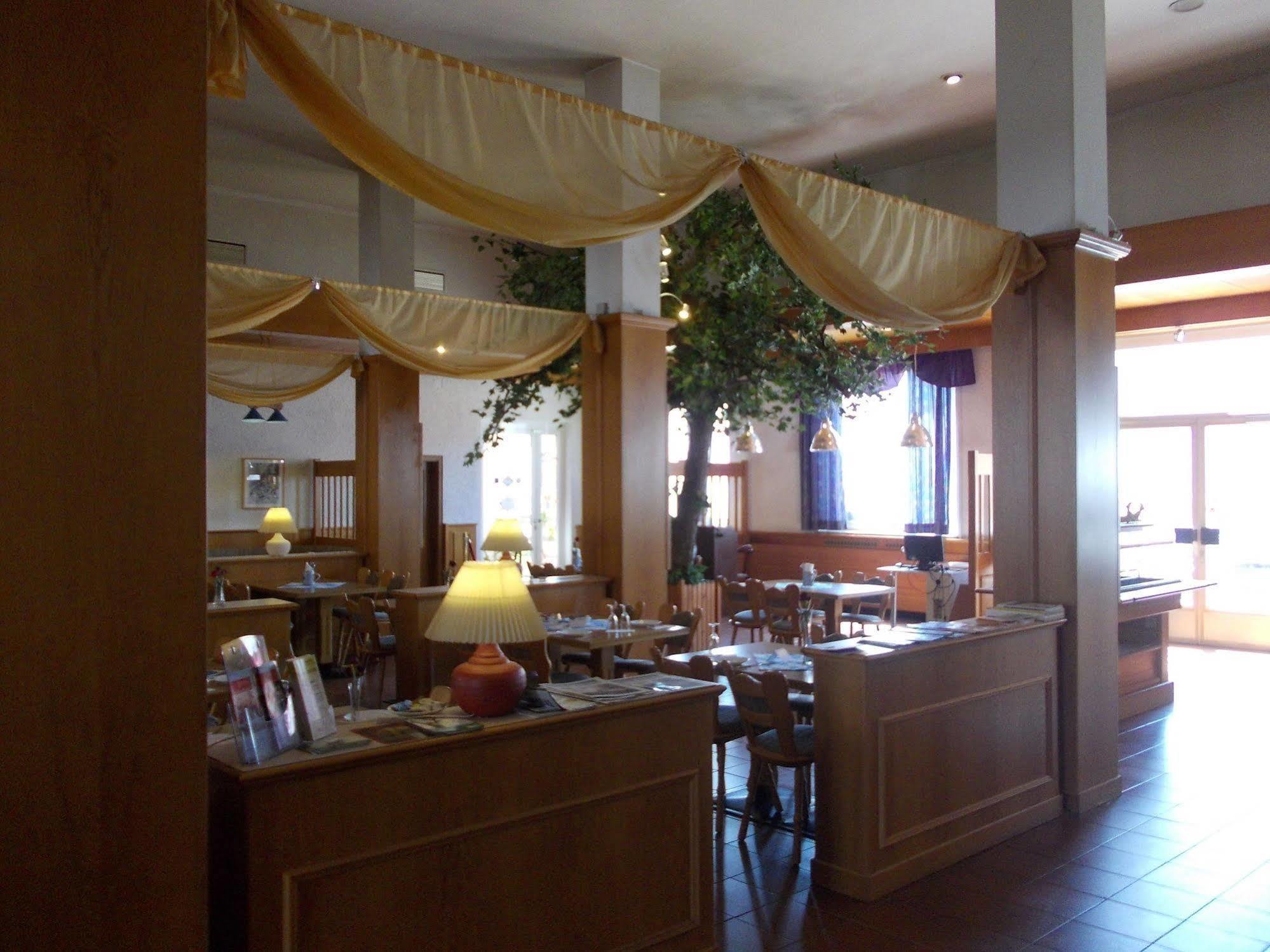 Hotel Im Bahnhof Пассау Экстерьер фото